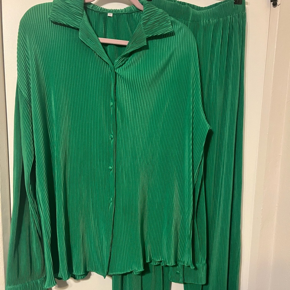 Green Pleated Women's Set